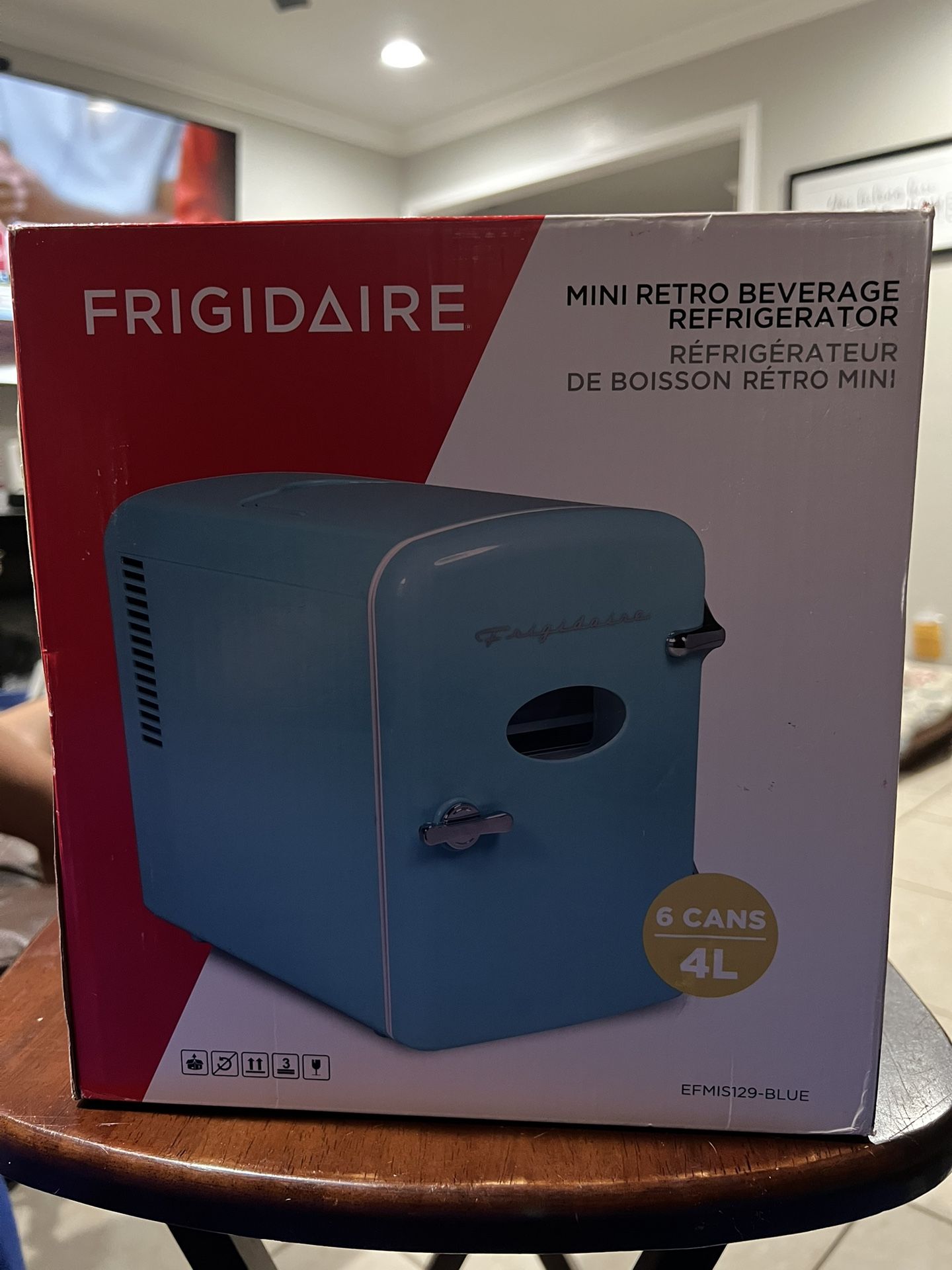 Frigidaire Mini Beverage Refrigerator (6 cans) (4L) BRAND NEW in BOX