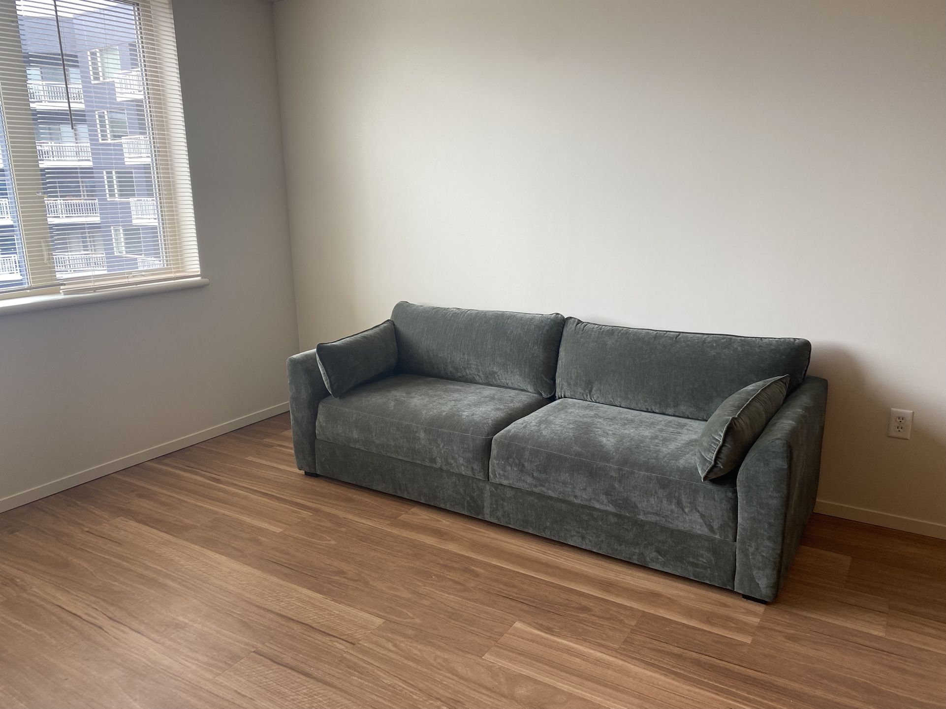 Kardiel Sofa - Green Velvet NEW