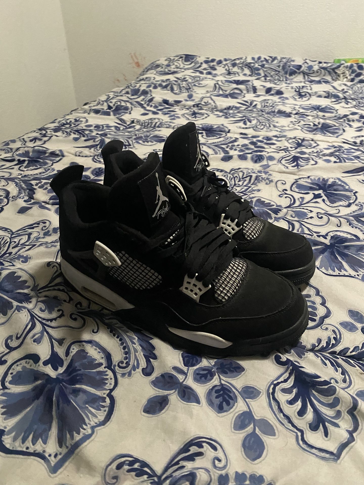 Jordan 4 Thunders