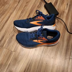 Brooks Women Sneaker