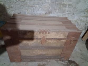 Flat top trunk