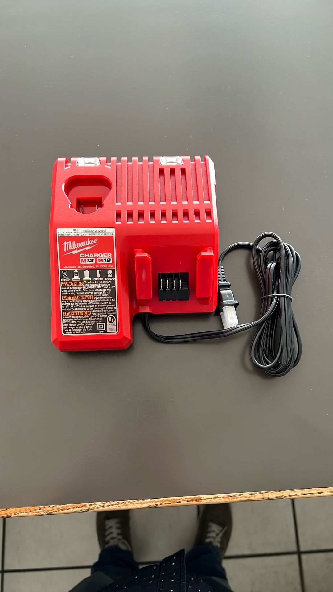 New Milwaukee Dual M12 M18 Battery Charger