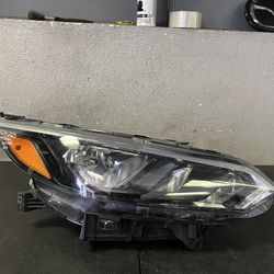 2024-2025 NISSAN SENTRA RIGHT HEADLIGHT OEM USED