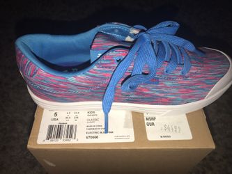 Reebok shoes girls size 5 brand new