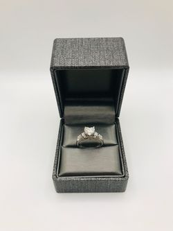 14k WOMANS DIAMOND RING