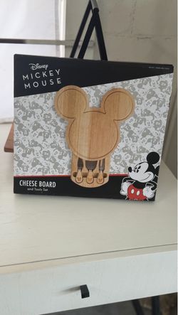 New Mickey Mouse cheeseboard never used
