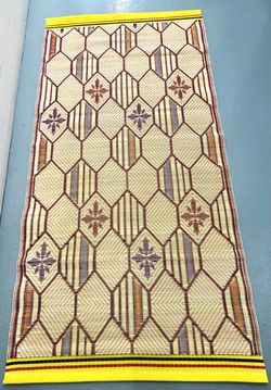 Traditional reversible woven mat/picnic mat