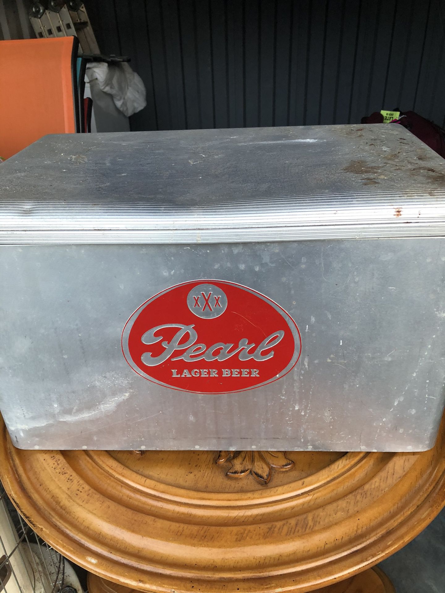 Vintage metal cooler...Pearl lager beer...