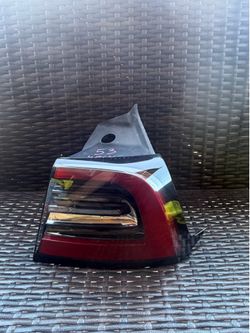 2017 2018 2019 2020 2021 2022 2023 2024 Tesla Model 3 / Y Right Passenger Side Outer Tail Light OEM 4 Pin 1502087-00-D
