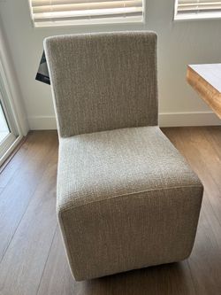 Set of 2 dinning chairs