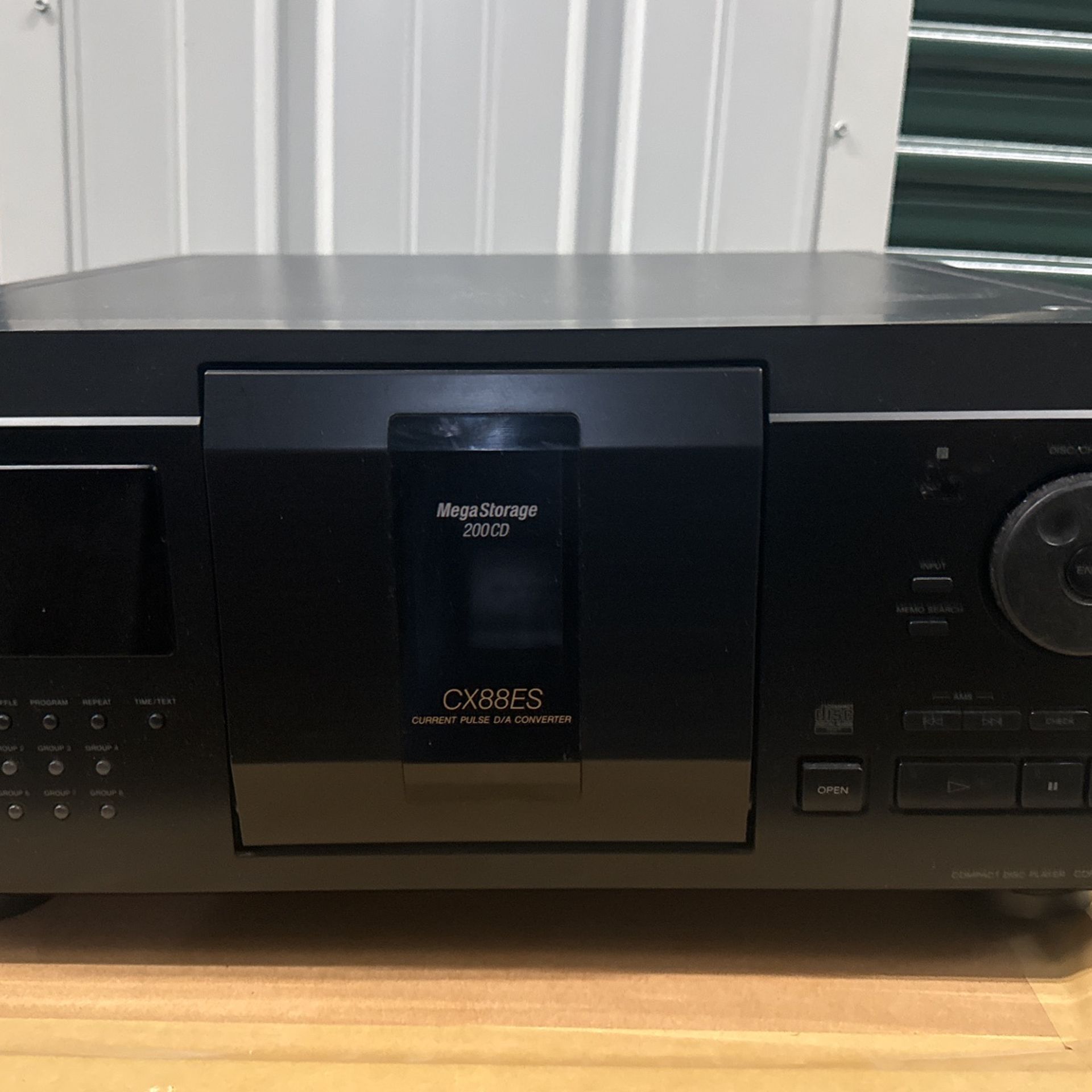 SONY CX88ES MEGA STORAGE 200 CD PLAYER