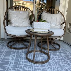 Patio Furniture Set in excellent condition!