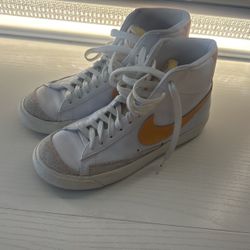 Nike blazers women’s size 7