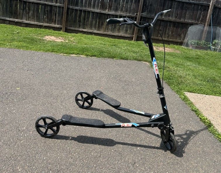 Swing Wiggle Scooter, 3 Wheels Drifting Folding Kick Scooter with 4-Level Adjustable Height/Foldable