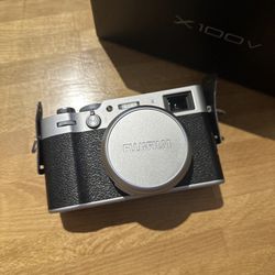 Fujifilm X100V 26.1MP Compact Camera - Silver