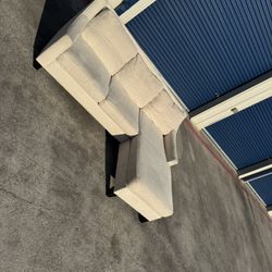 Sectional With Chaise 