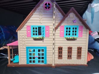 Calico critter house