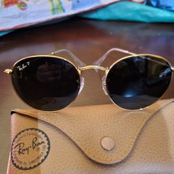 NEW CONDITION AUTHENTIC RAYBAN-RB 3447, GOLD FRAMES. SIZE 53=21. THESE ARE ABSOLUTELY STUNNING 😍