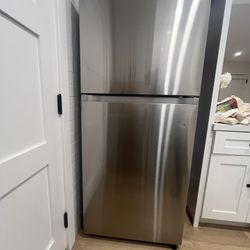 Samsung Stainless Steel Refrigerator – Great Condition