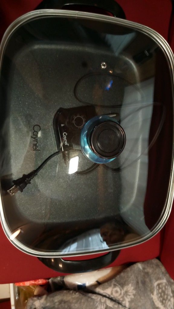 New UNUSED Electric Skillet..