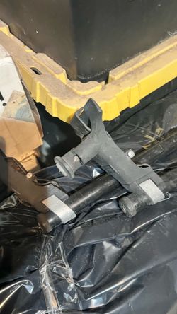 Yakima roof rack and cross bars