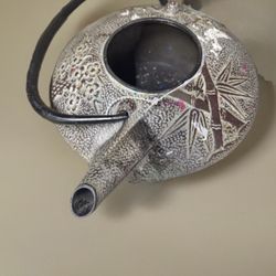 Tetsubin (鉄瓶), a traditional Japanese cast iron kettle or teapot. 