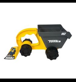 New with tags Tonka truck with a sand scooper