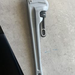 18in aluminum straight pipe wrench 🔧