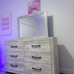 Dresser Set 