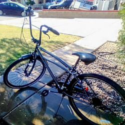 Schwinn Midway cruiser bike, 29-inch wheels, 7 speeds, men's frame, black