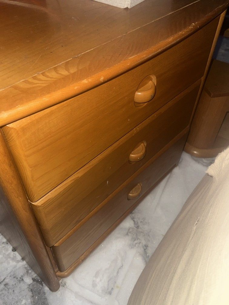 Wood Furniture Shelfs /Dressers