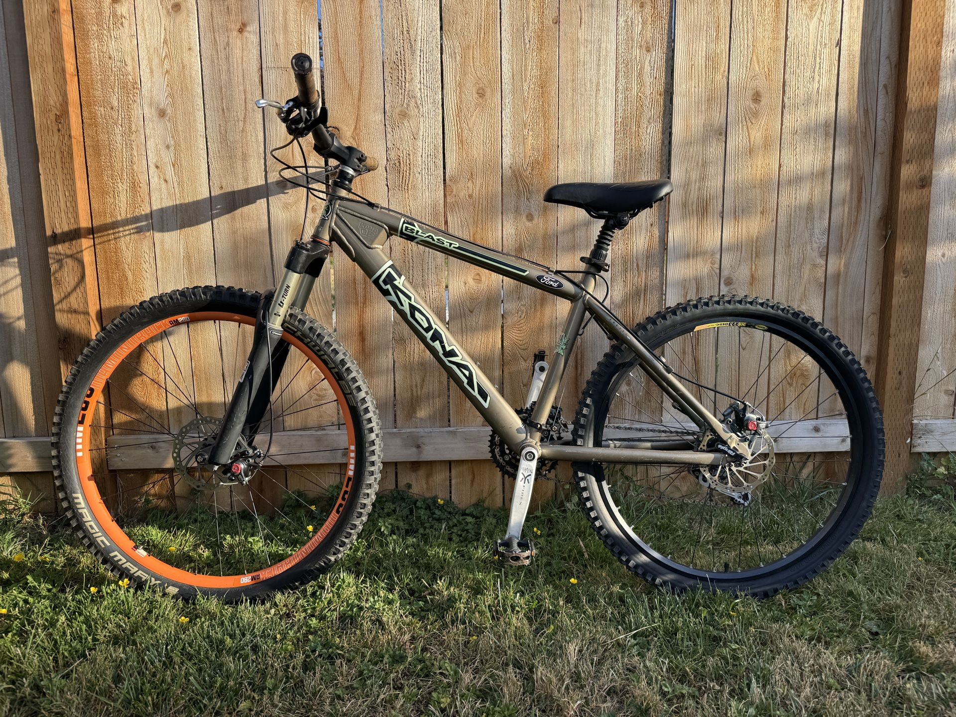 27.5” Kona Blast Teen Men’s Bike Disc Brakes