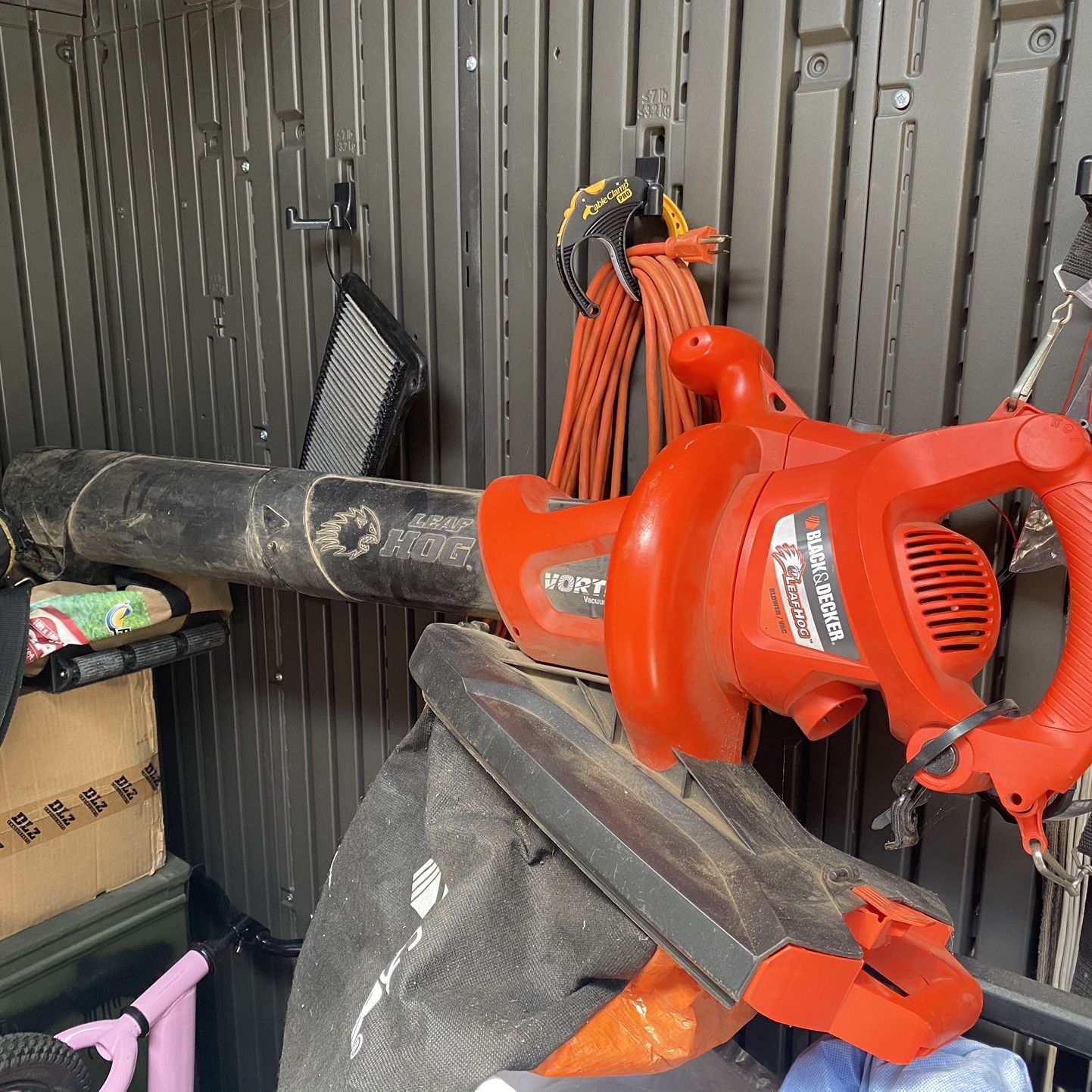 Black & Decker Corded Electric Leaf Blower/Vacuum for Sale in Acton, CA -  OfferUp