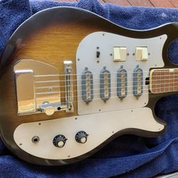TEISCO WG-4L Circa 1960’s Electric Guitar Sunburst 4 pickup combo w Gigbag 

