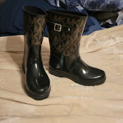 MK WATER BOOTS BRAND NEW SIZE 9