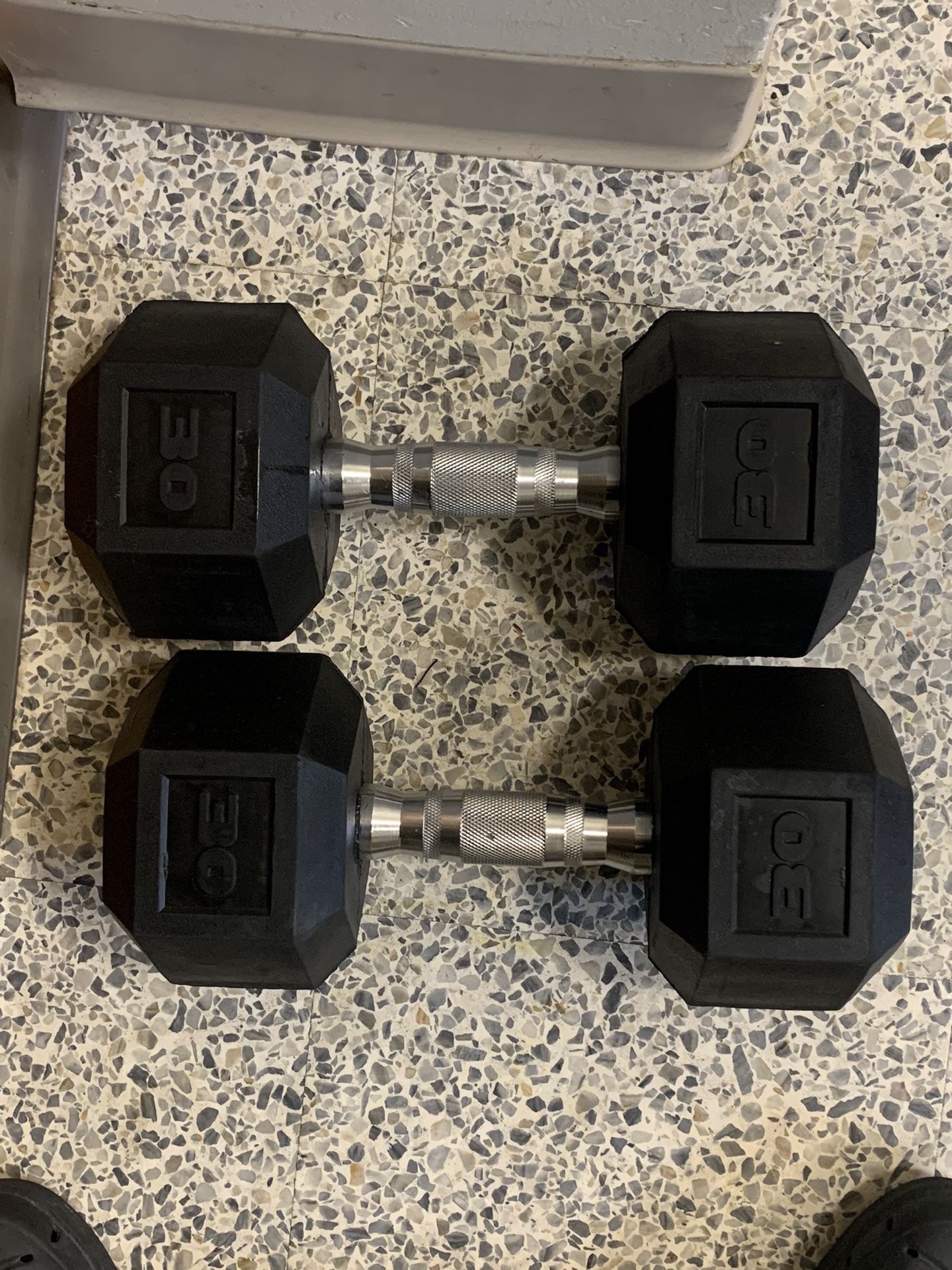2 Pcs Rubber Hex Dumbbells 30Lbs Pair Black