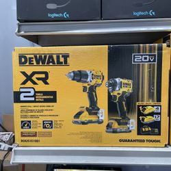New Dewalt Drill XR 20v Hammer / Impact Combo Set Model: DCK251E1QQ1  RETAIL PRICE 339.00 Home Depot 