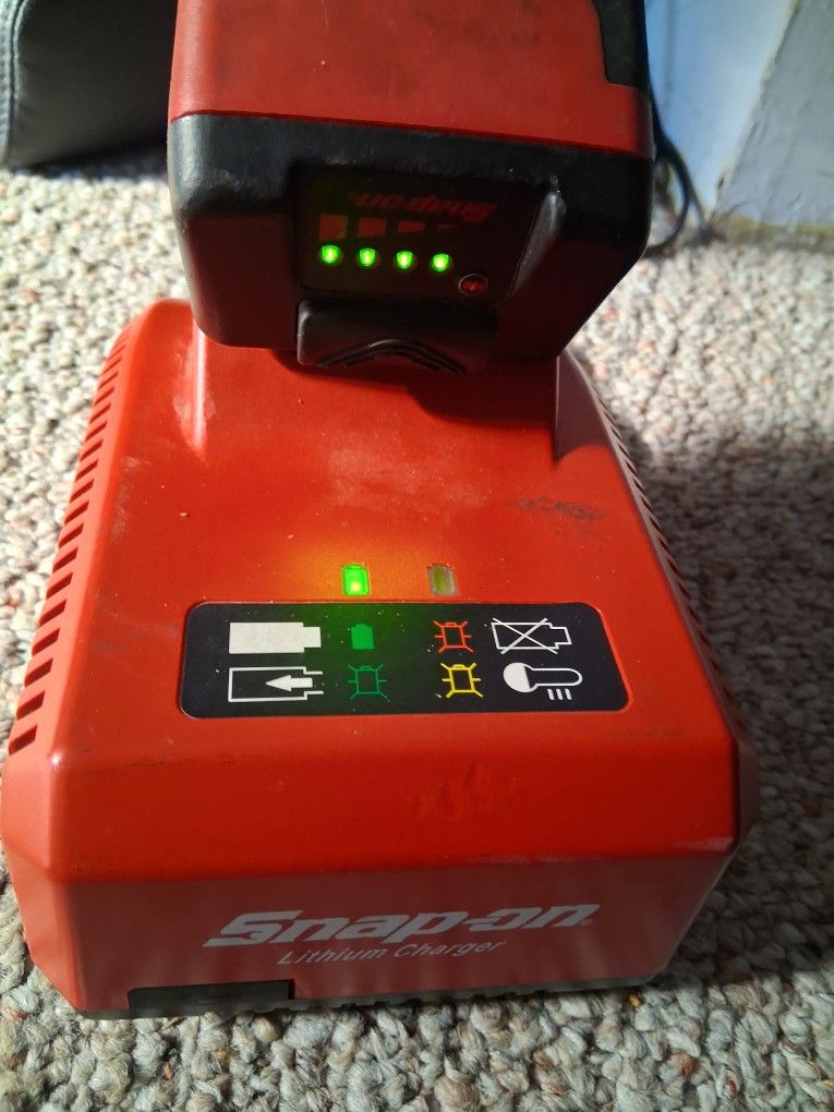 Snap On 18volt Battery and Charger 