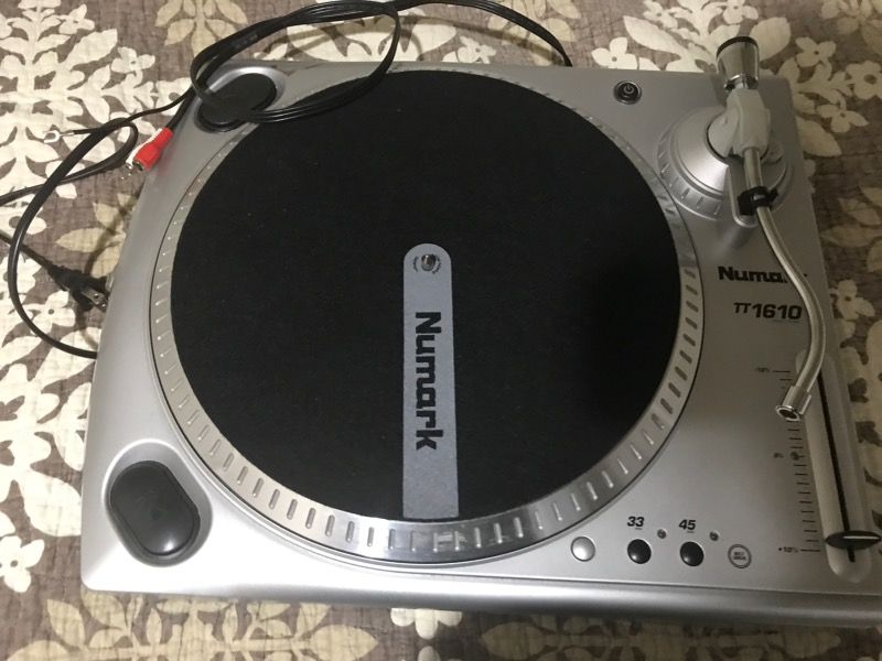 Numark TT1610 turntable