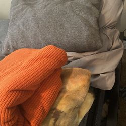 Blankets no stains or rips smoke free home Still Available 