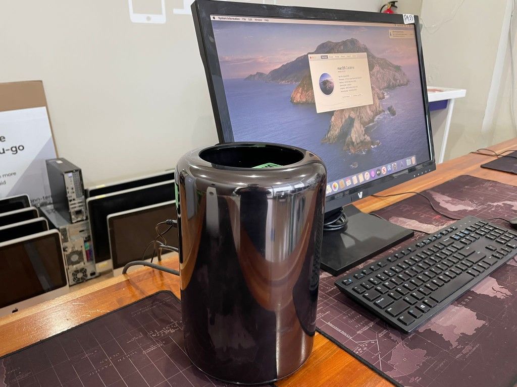Apple Mac Pro Trash Can Quad Core Intel Xeon E5 64GB RAM 1TB SSD