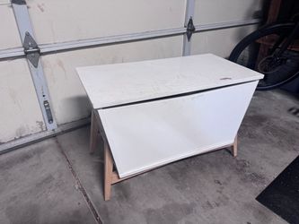 White Wood Storage Chest with Lid