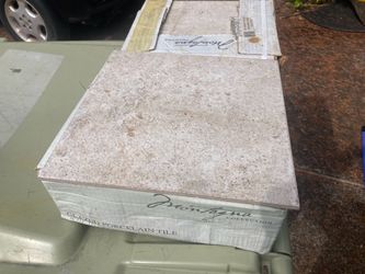 Floor tile