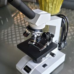 Unico  Microscope 