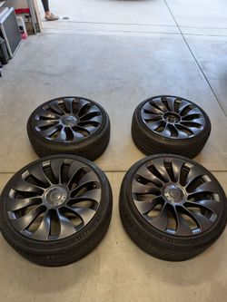 Tesla Model Y Performance - 21" Uberturbine wheels w/ tires