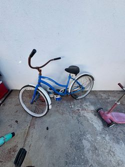 **FREE** 2 Girls Beach Cruisers …