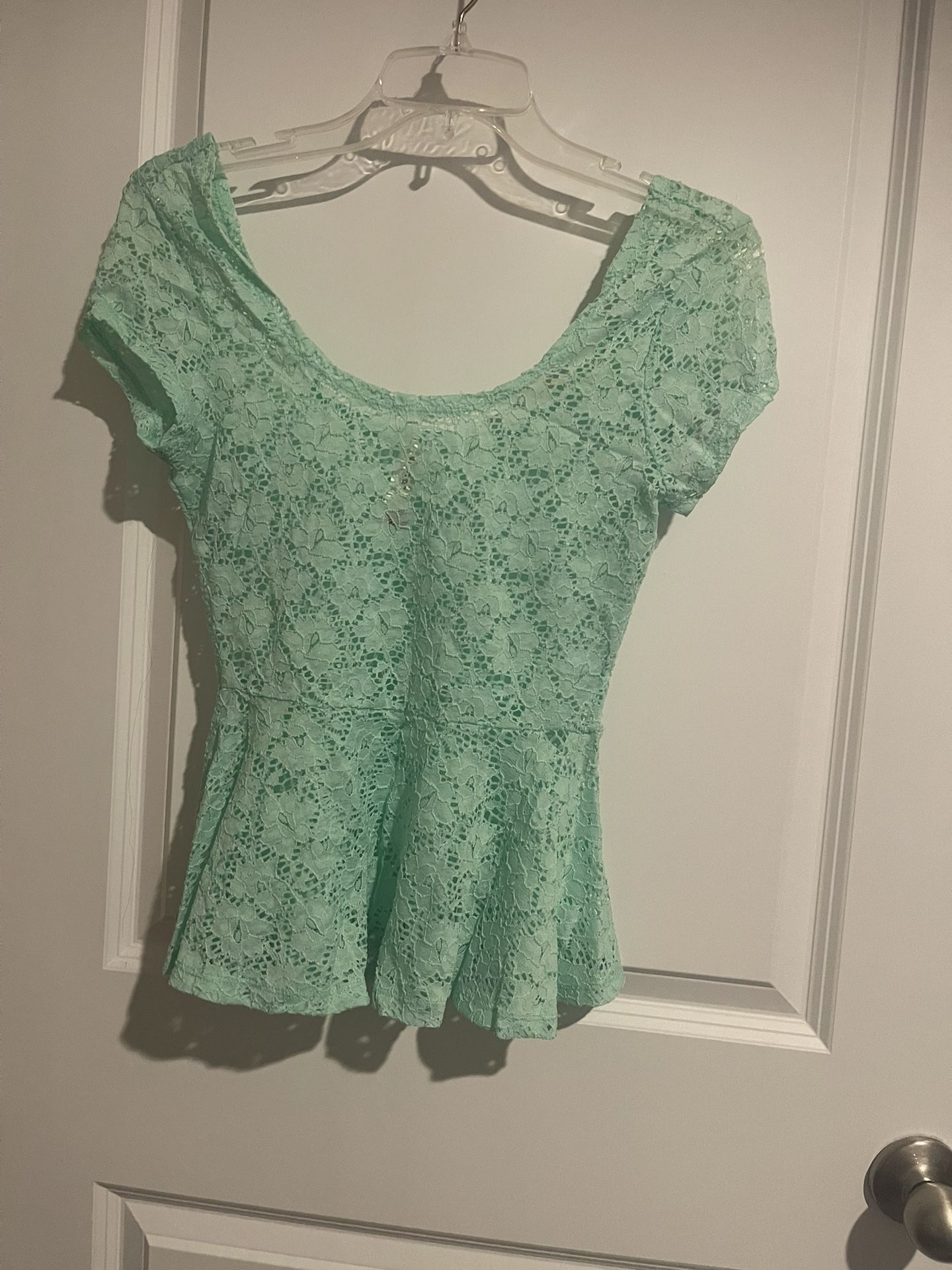 No Boundaries Size Sheer Mint Green Blouse