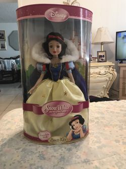 Snow White Disney Porcelain collectible Doll