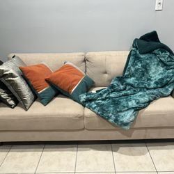 EVERYTHING MUST GO IM MOVING OUT ON THE 30th OF NOVEMBER, PRICE IS NEGOTIABLE!!