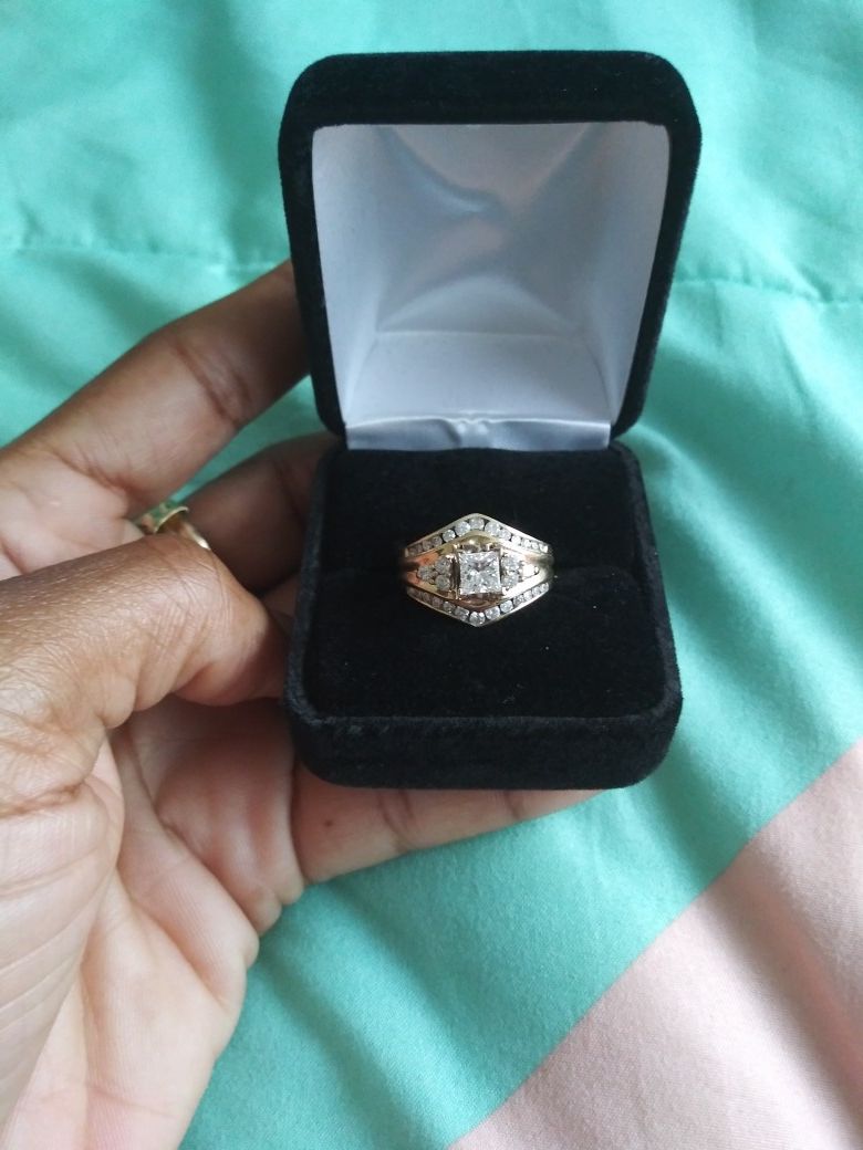 14 k 2 caret Diamond ring💎